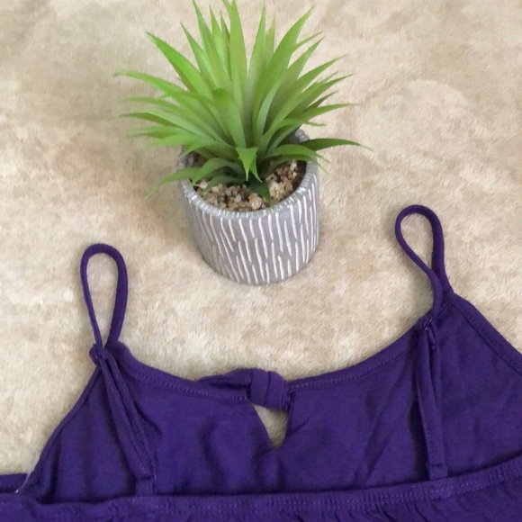 Knot Ruffle Front Top - Picture 3 of 4